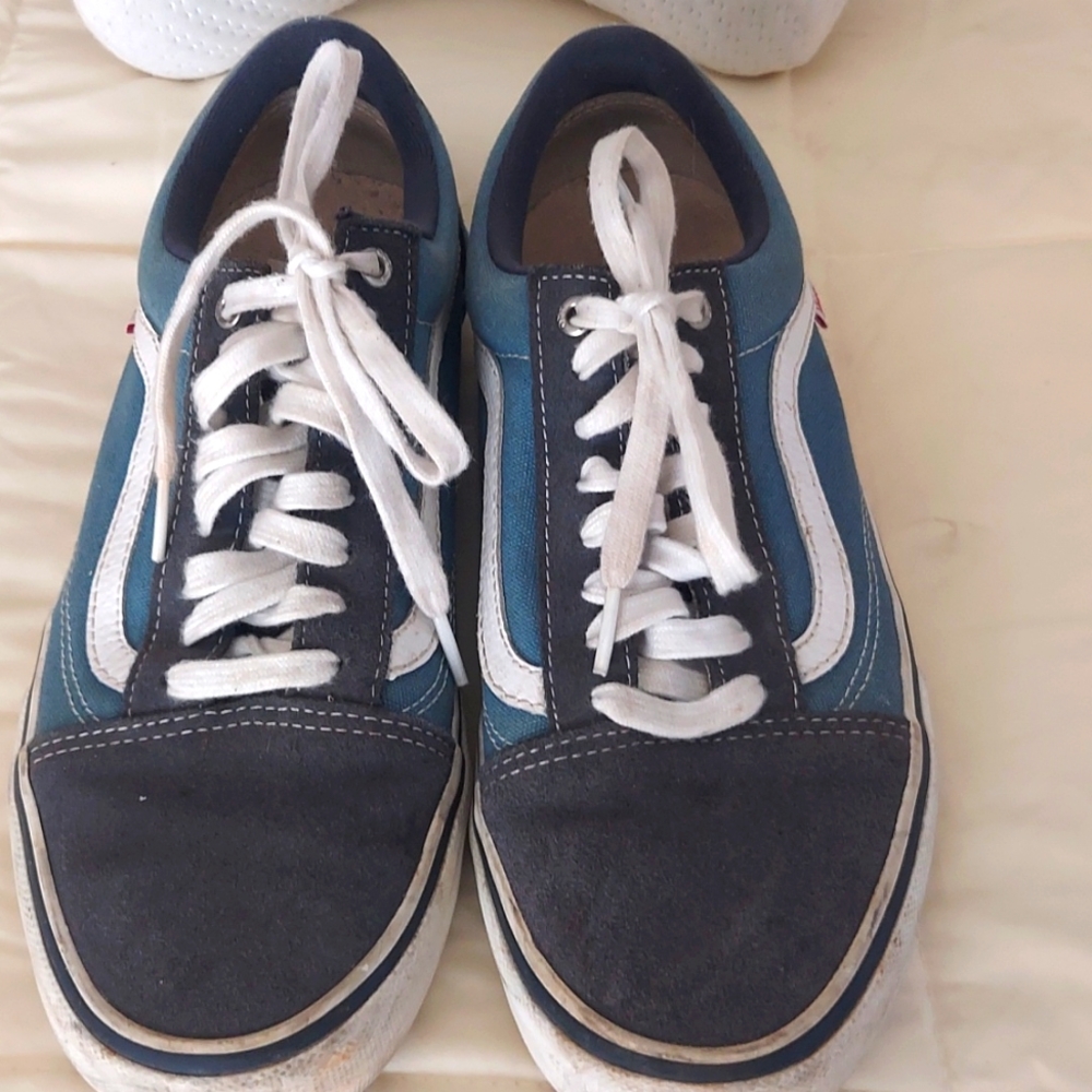 VAN'S MEN SIZE 10 1/2 altra cush pro-suede